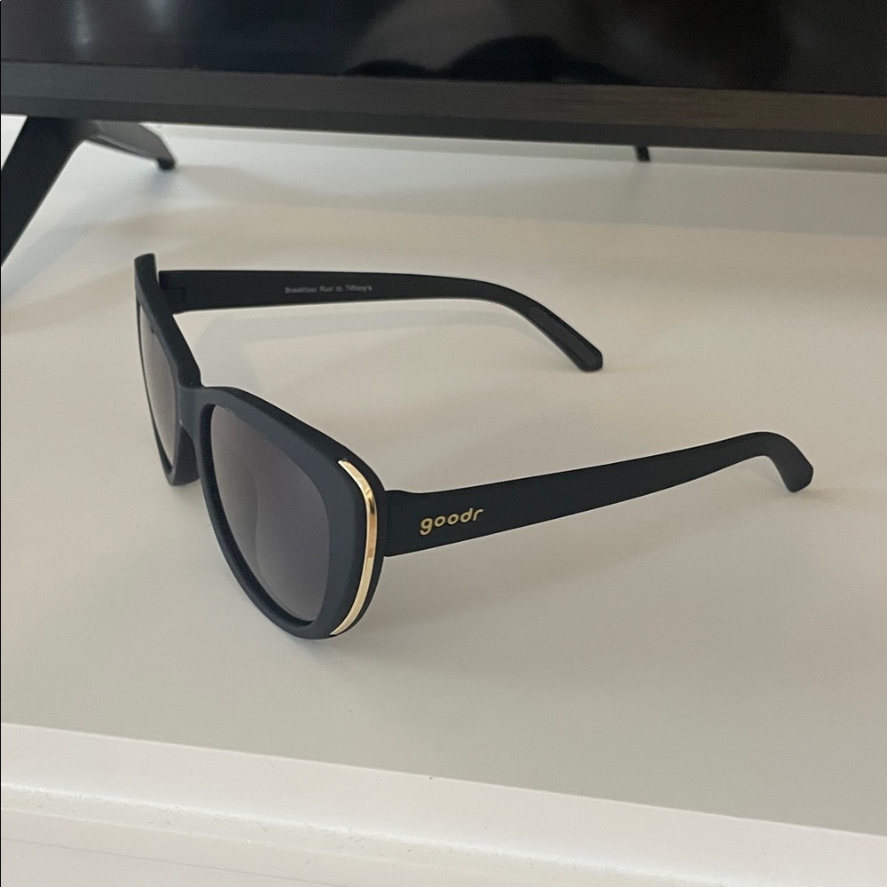 Goodr Women’s Sunglasses - Picture 2 of 4